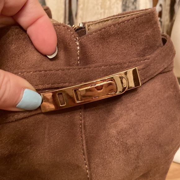 Cute taupe/brown wedge suede booties size 5.5 - Picture 5 of 8